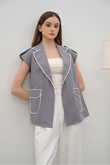 Reina Outer