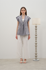 Reina Outer